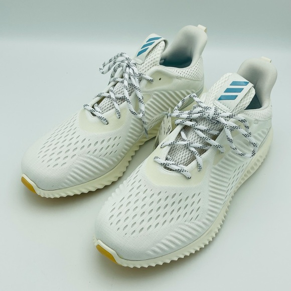 New Woman’s Adidas AlphaBounce Size 10 - Picture 3 of 12